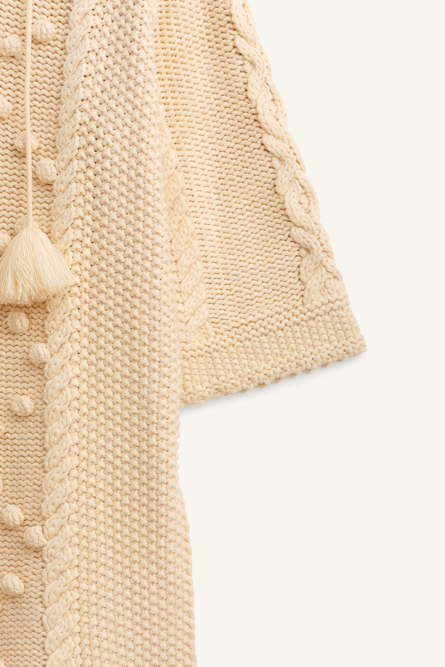 Poncho Punto Cordones Limited Edition